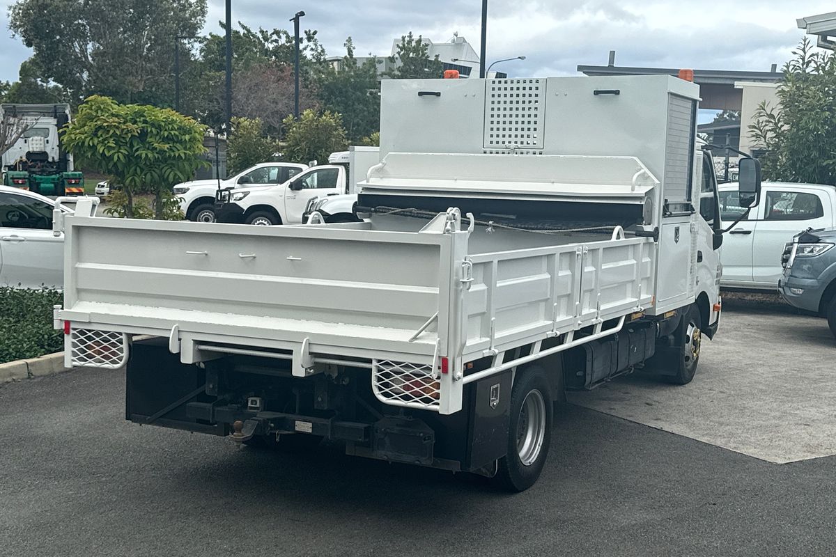 2015 Hino 300 Series 717