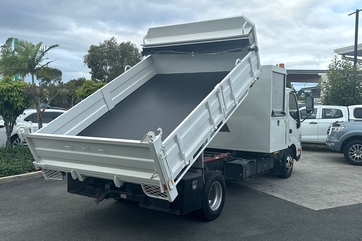 2015 Hino 300 Series 717