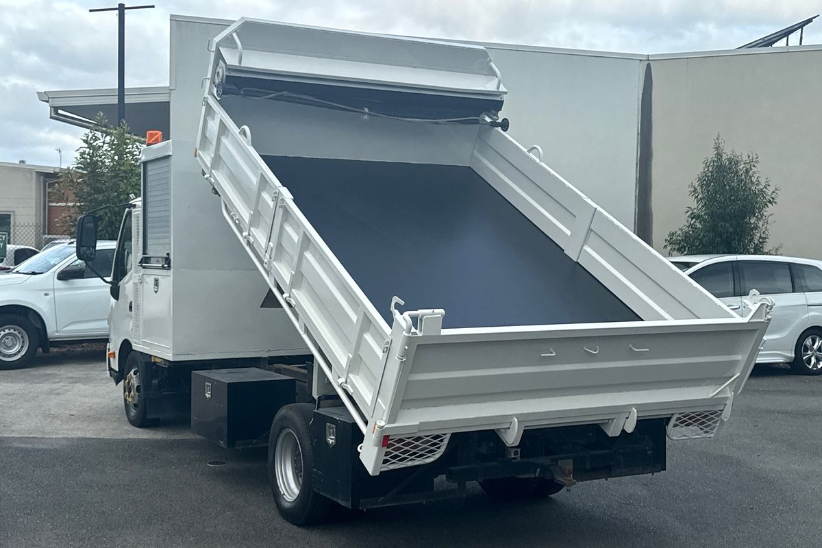 2015 Hino 300 Series 717