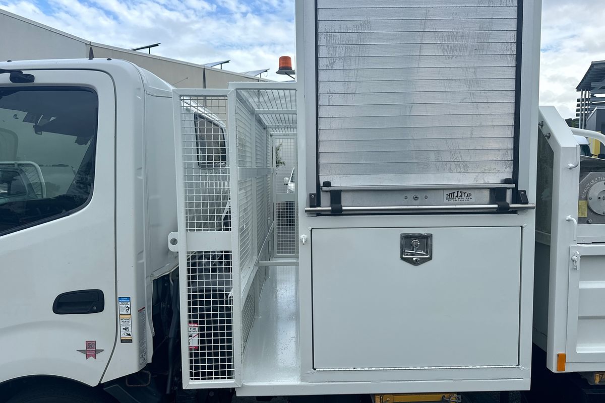 2015 Hino 300 Series 717