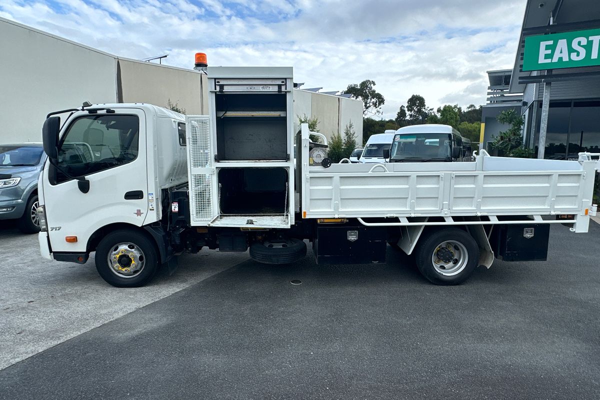 2015 Hino 300 Series 717