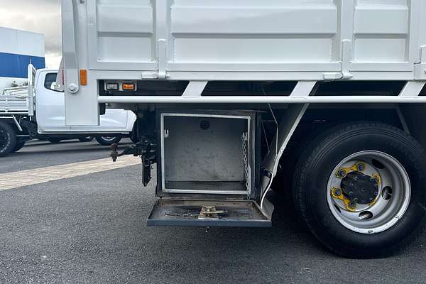 2015 Hino 300 Series 717