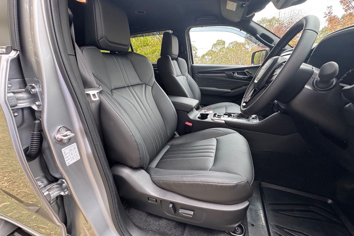 2025 Isuzu MU-X LS-T