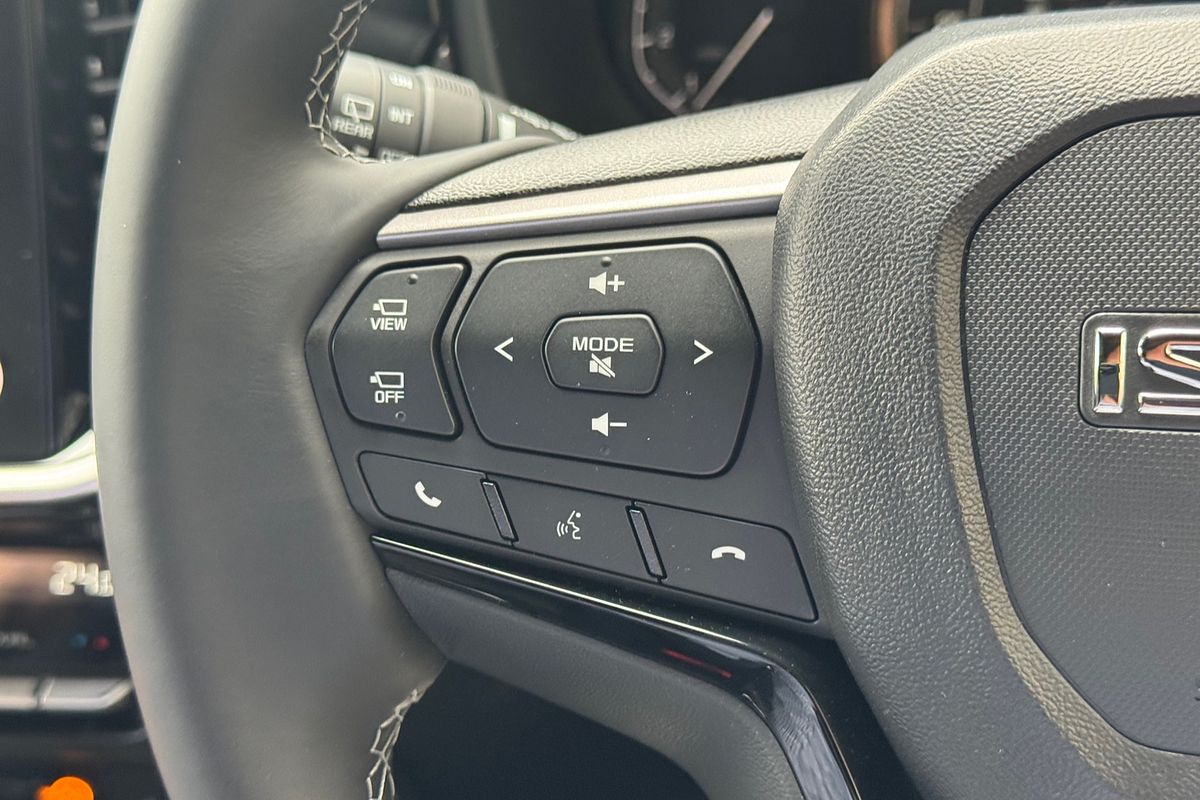 2025 Isuzu MU-X LS-T