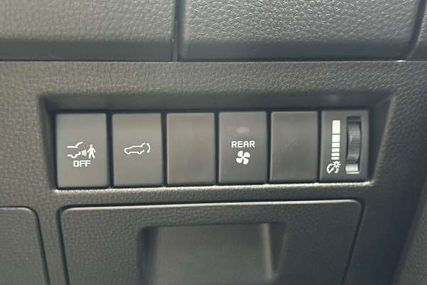 2025 Isuzu MU-X LS-T