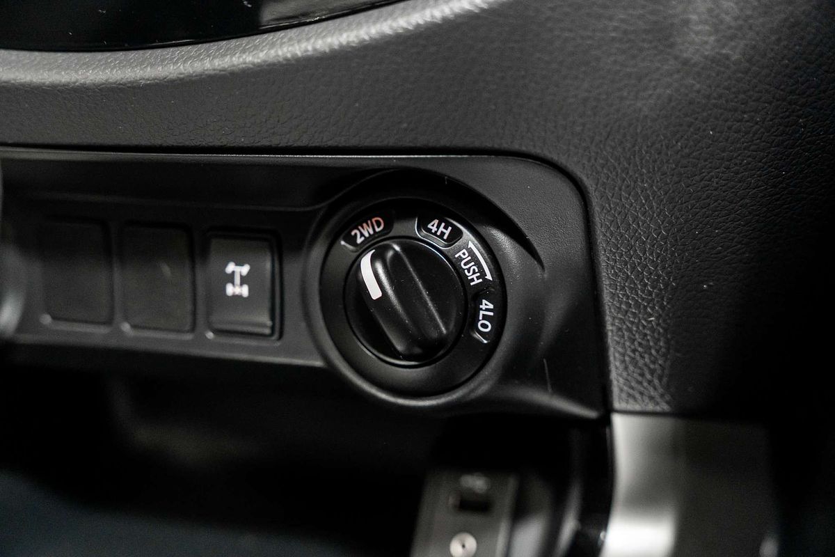 2019 Nissan Navara ST D23 Series 4 4X4
