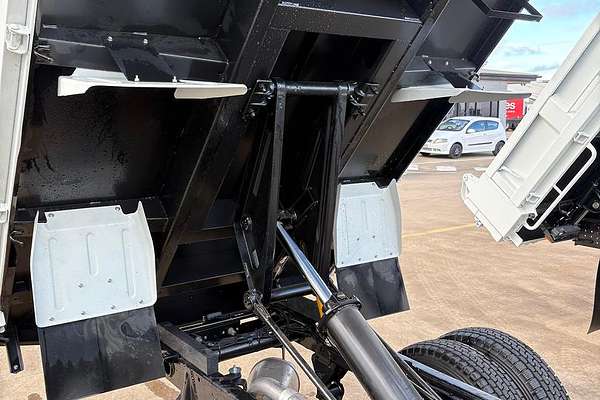 2024 Fuso Canter 615