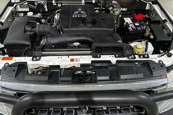 2019 Mitsubishi Pajero GLS NX