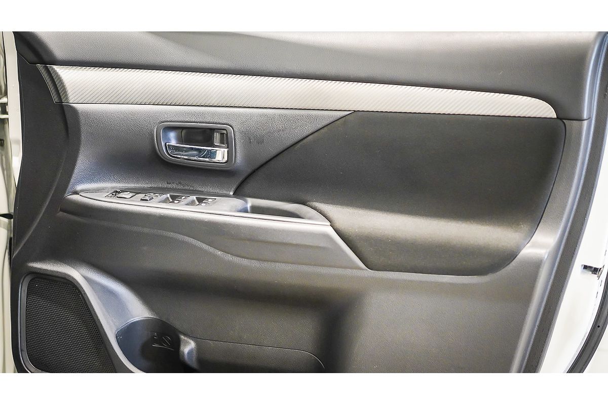 2017 Mitsubishi Outlander LS Safety Pack ZK