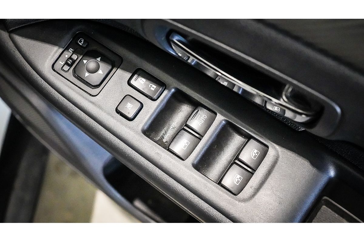 2017 Mitsubishi Outlander LS Safety Pack ZK