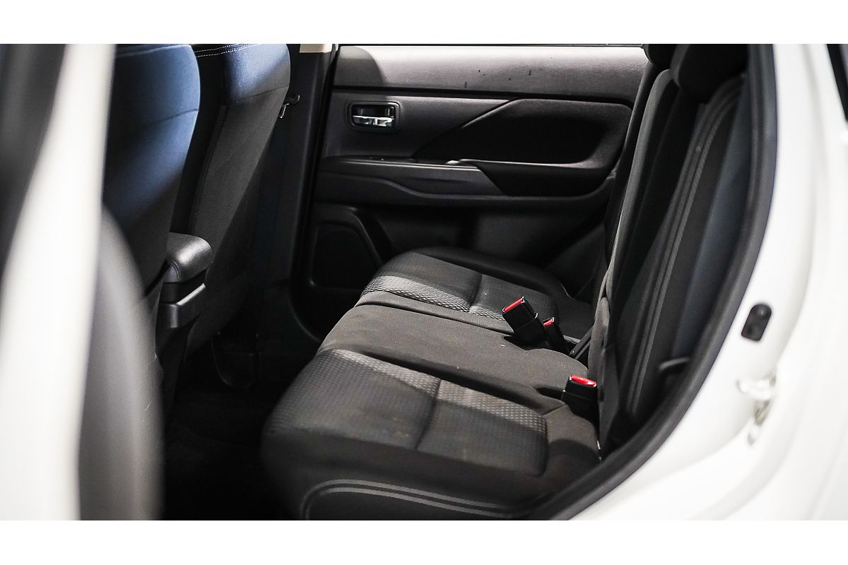 2017 Mitsubishi Outlander LS Safety Pack ZK