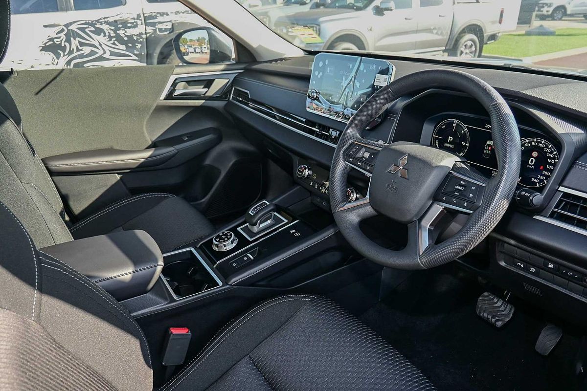 2024 Mitsubishi Outlander PHEV ES ZM