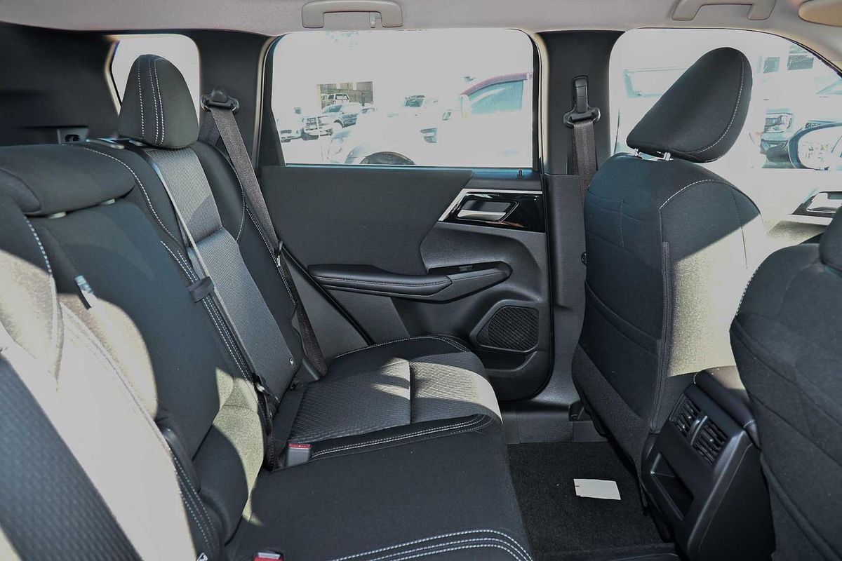 2024 Mitsubishi Outlander PHEV ES ZM