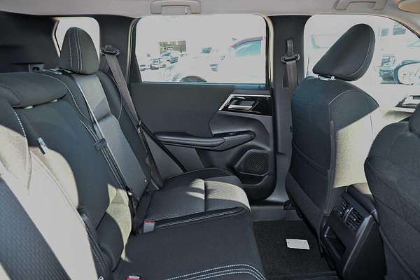 2024 Mitsubishi Outlander PHEV ES ZM