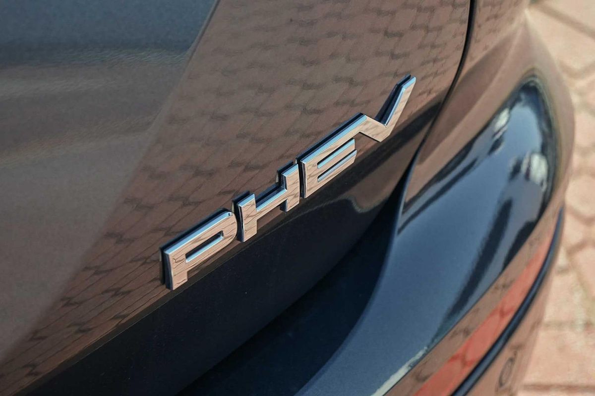2024 Mitsubishi Outlander PHEV ES ZM