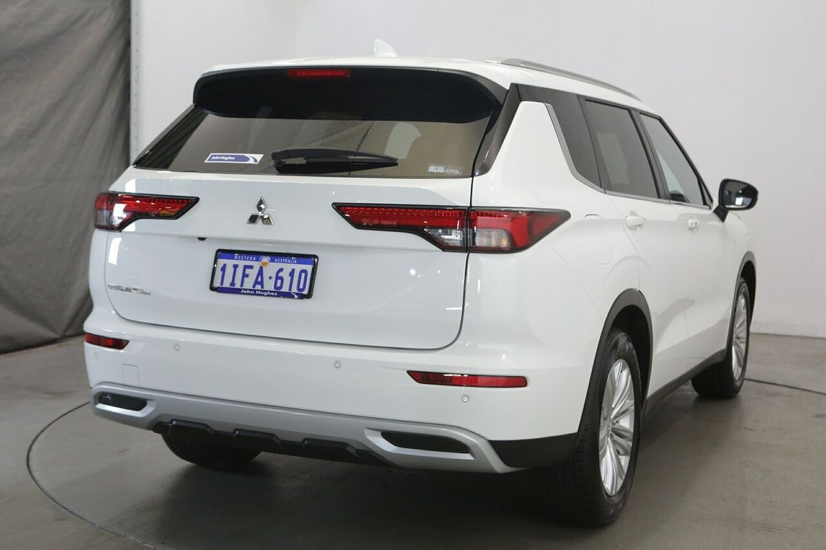 2024 Mitsubishi Outlander LS ZM