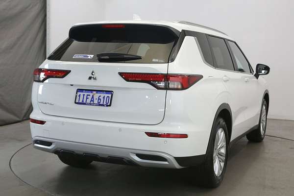 2024 Mitsubishi Outlander LS ZM