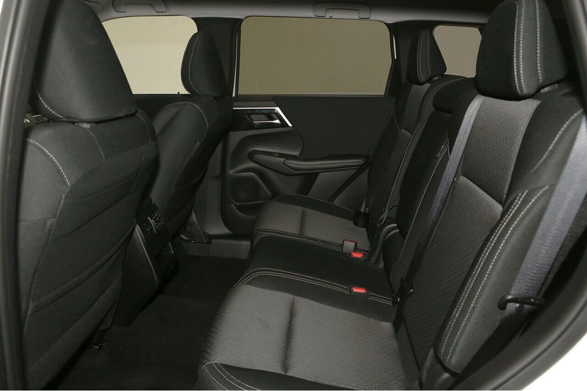 2024 Mitsubishi Outlander LS ZM