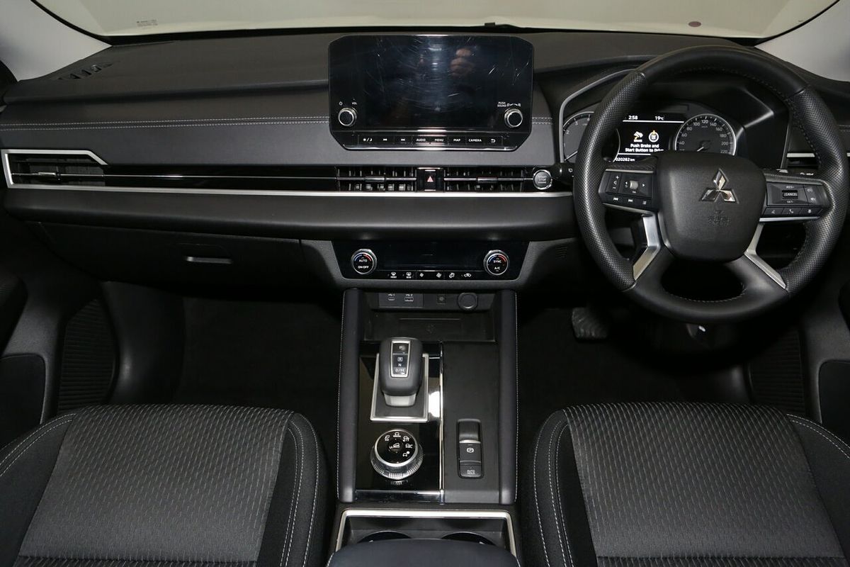 2024 Mitsubishi Outlander LS ZM