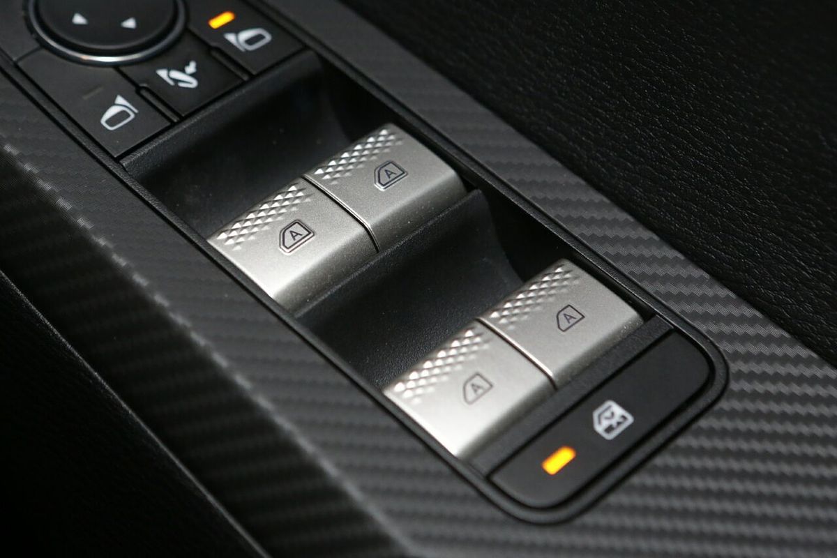 2024 Mitsubishi Outlander LS ZM