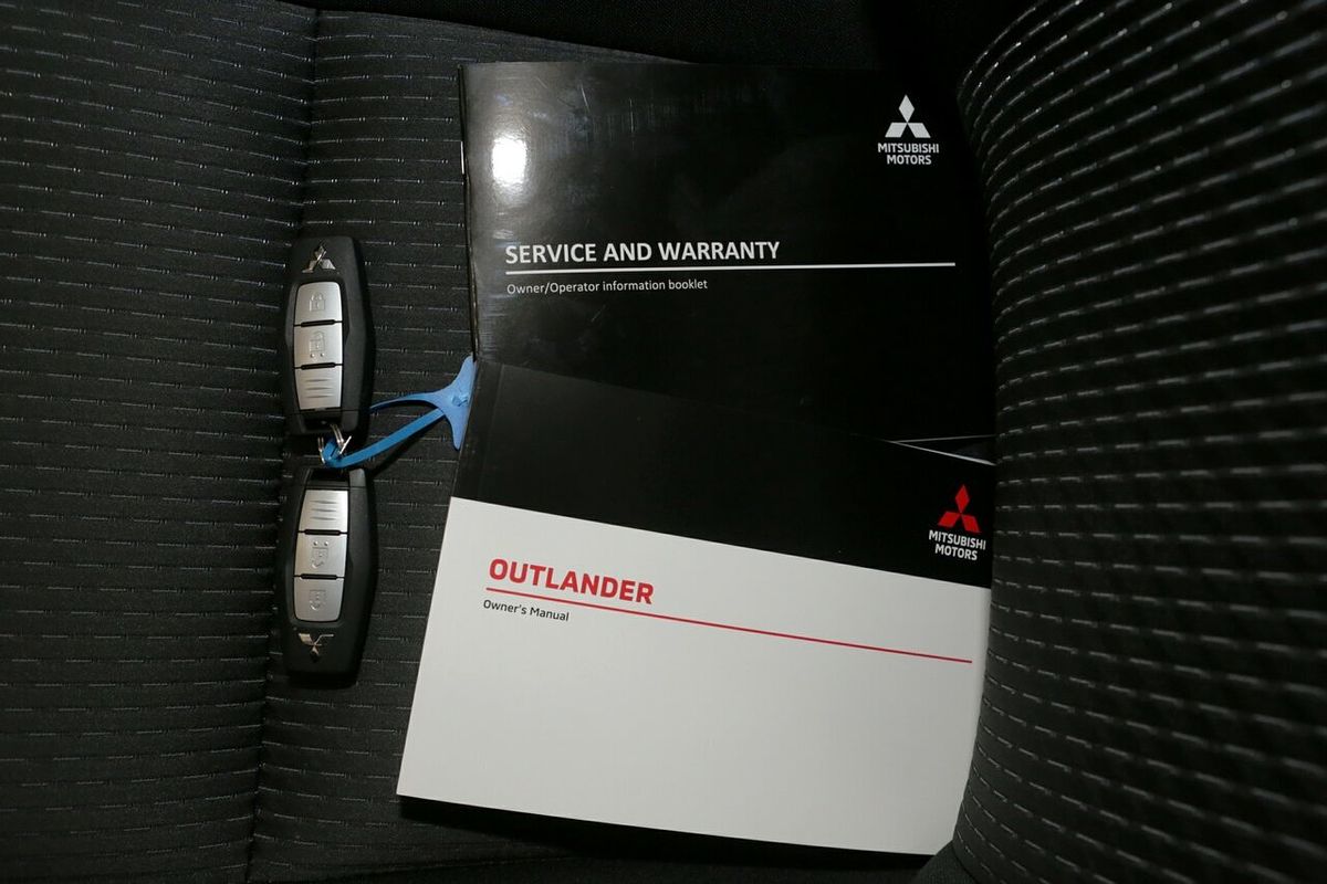 2024 Mitsubishi Outlander LS ZM