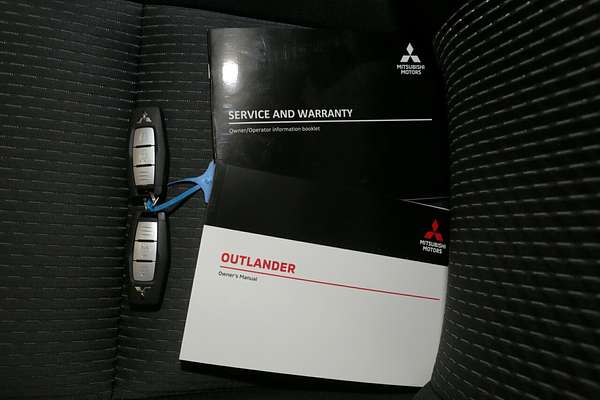 2024 Mitsubishi Outlander LS ZM