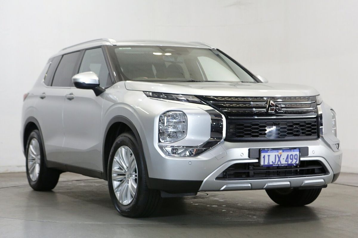 2024 Mitsubishi Outlander LS ZM