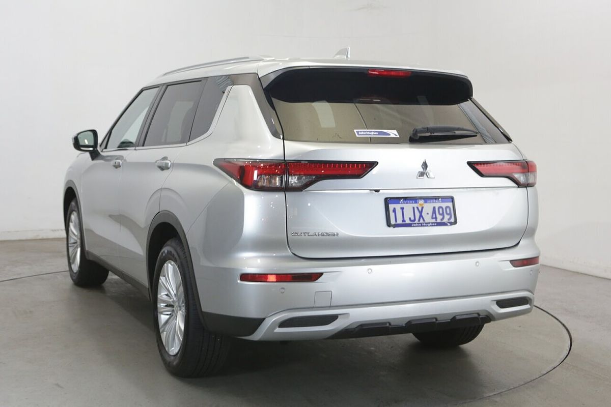 2024 Mitsubishi Outlander LS ZM