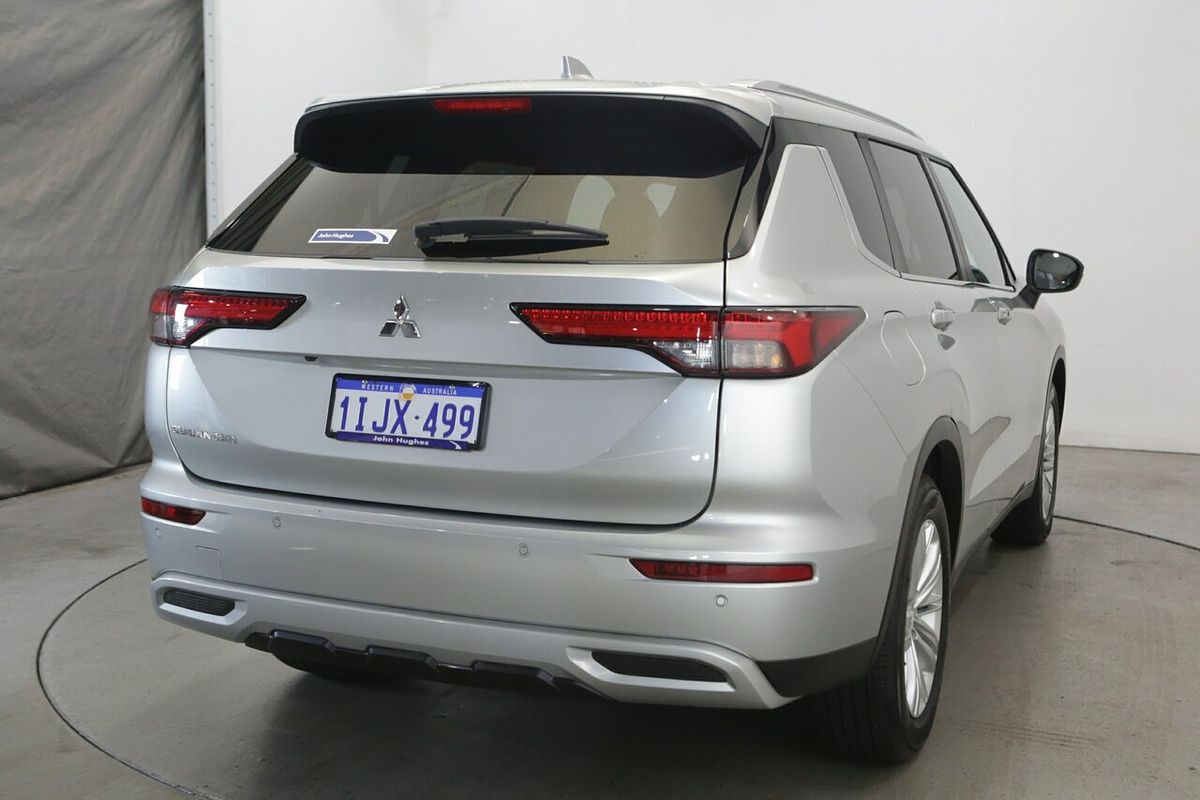 2024 Mitsubishi Outlander LS ZM