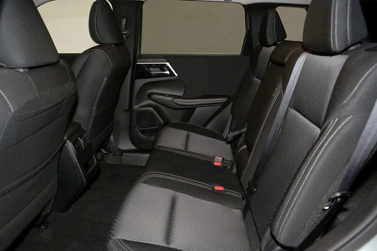 2024 Mitsubishi Outlander LS ZM