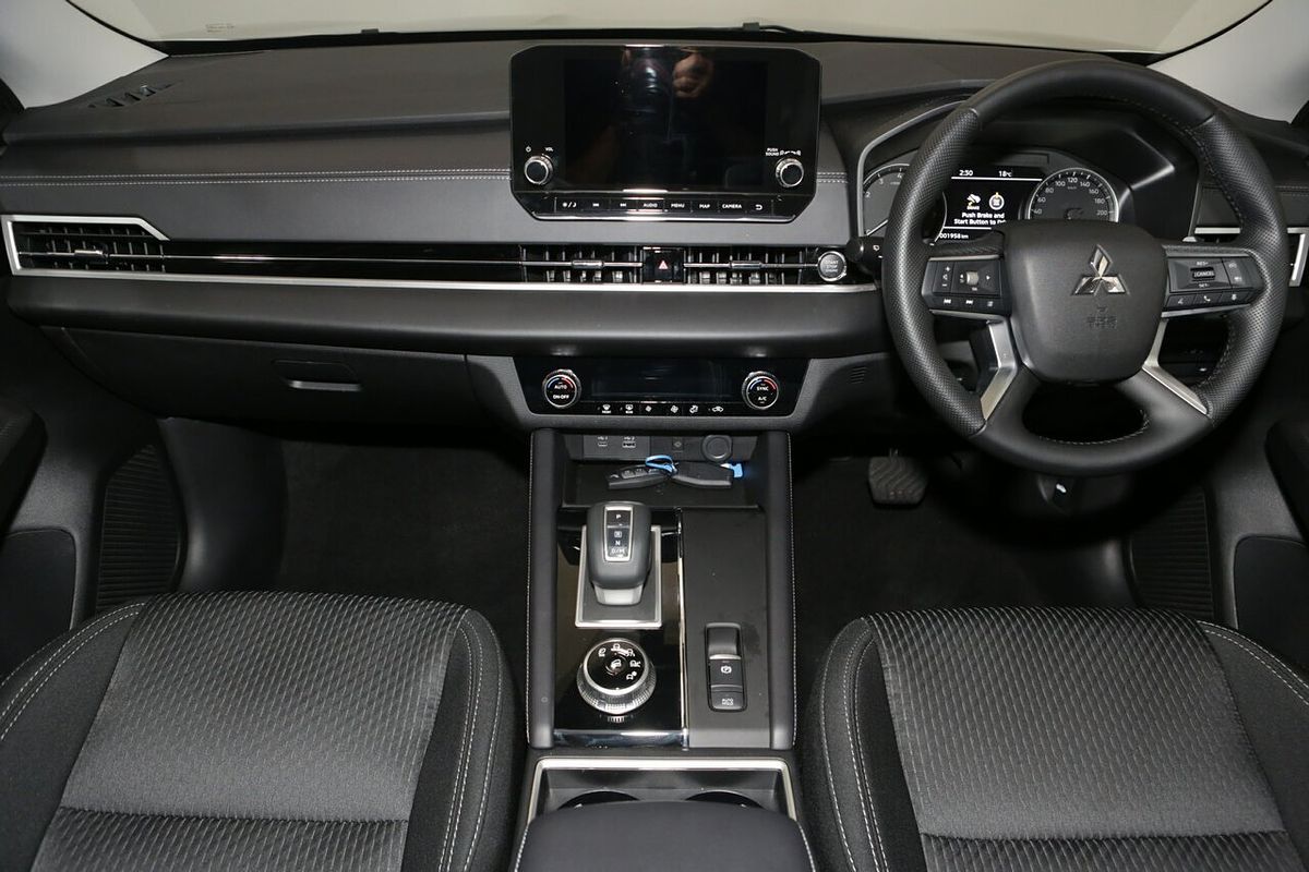 2024 Mitsubishi Outlander LS ZM