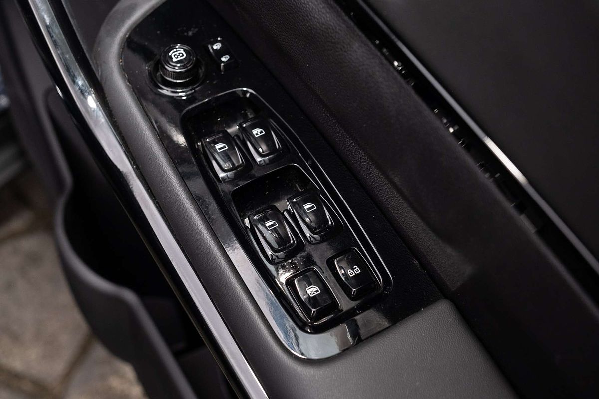 2025 Mahindra XUV700 AX7L
