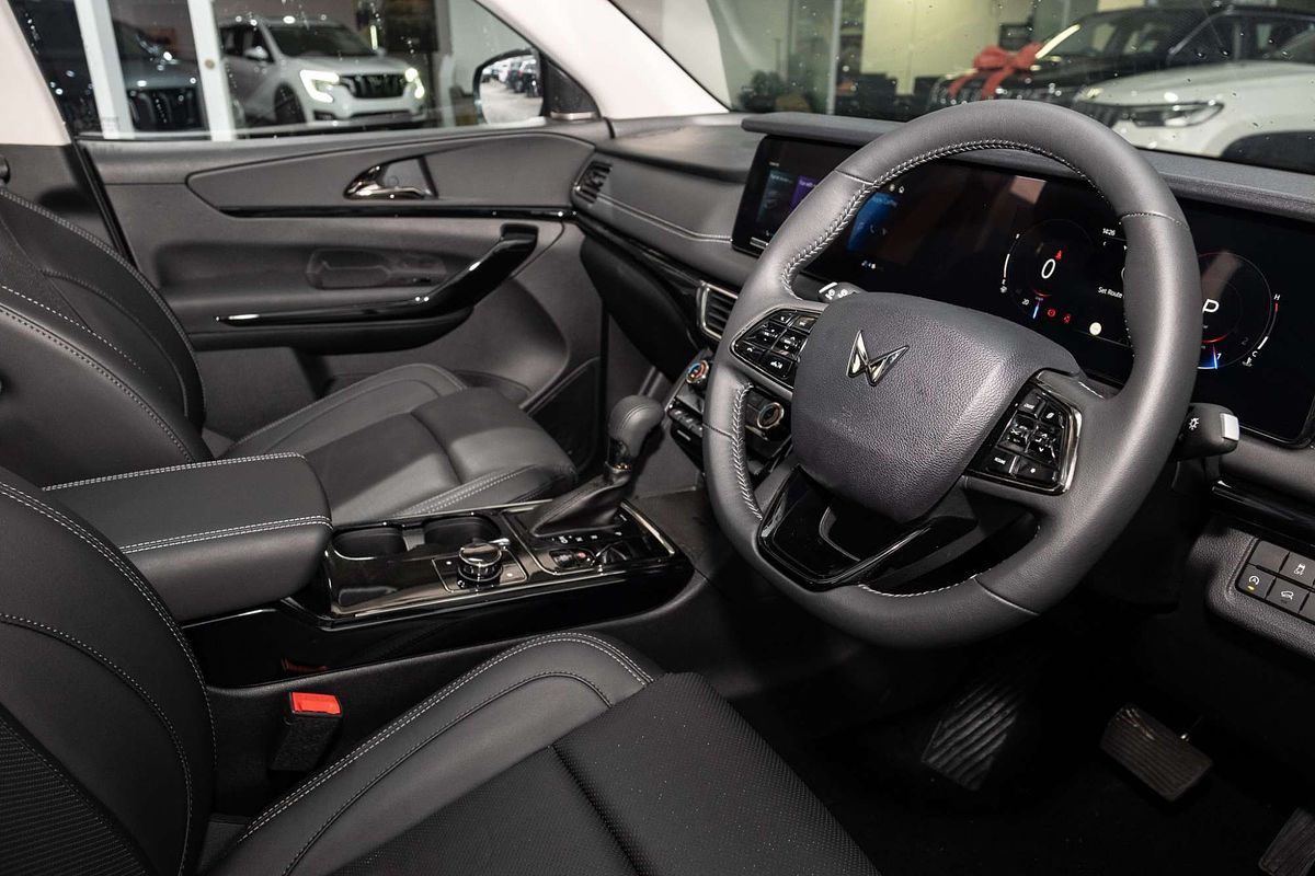 2025 Mahindra XUV700 AX7L