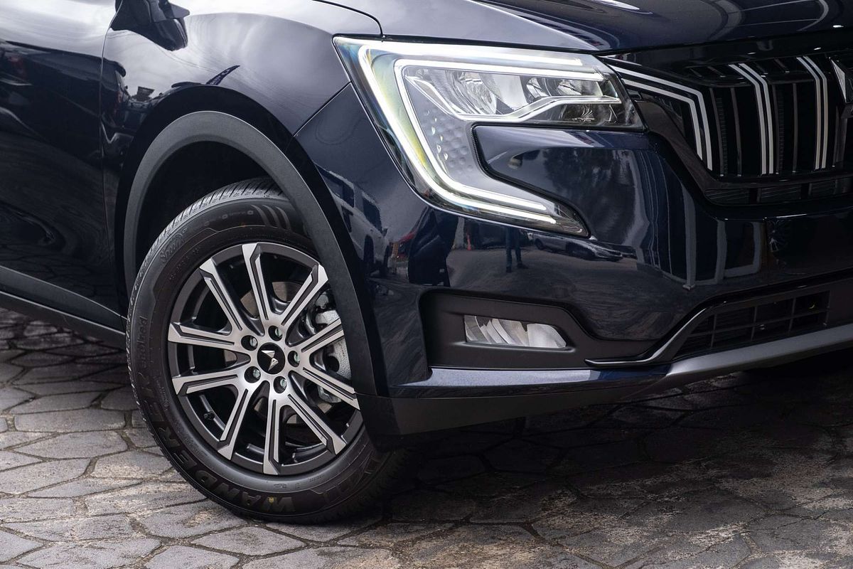 2025 Mahindra XUV700 AX7L
