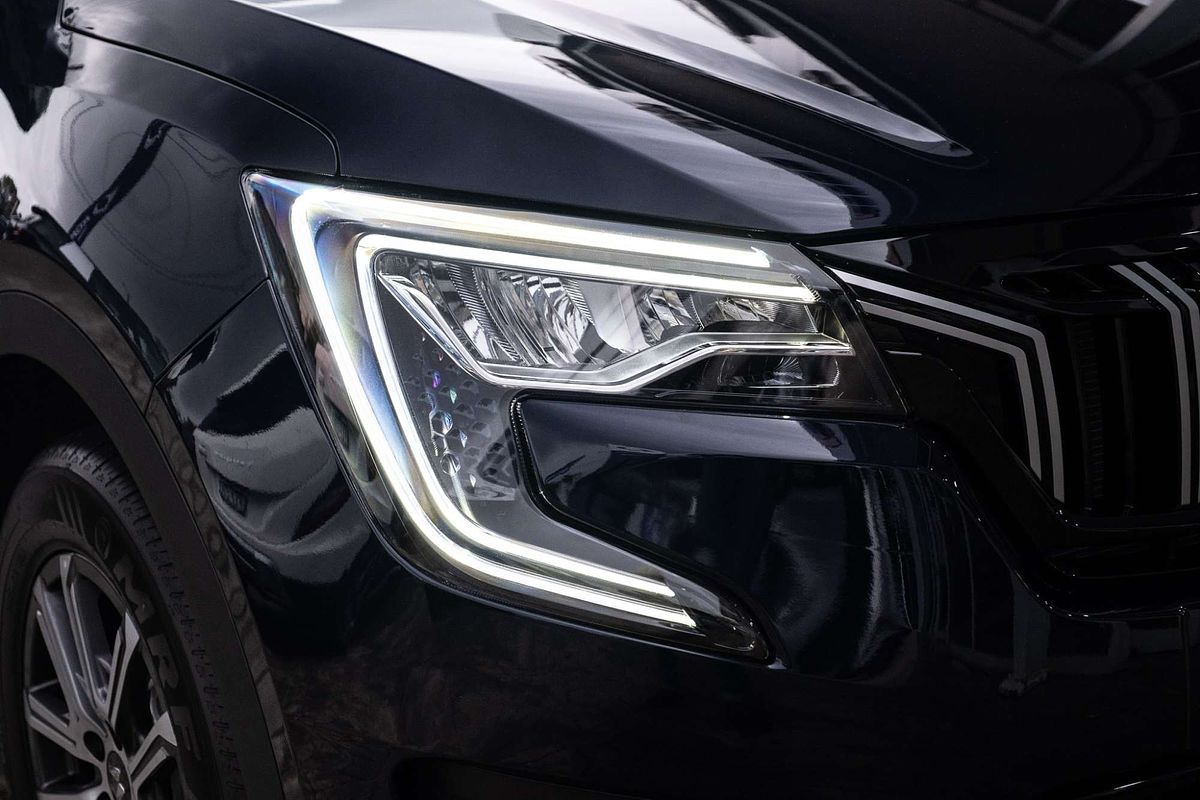 2025 Mahindra XUV700 AX7L