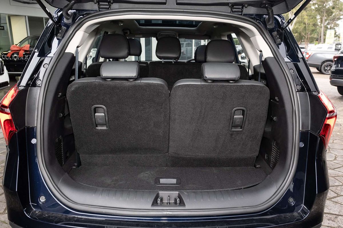 2025 Mahindra XUV700 AX7L