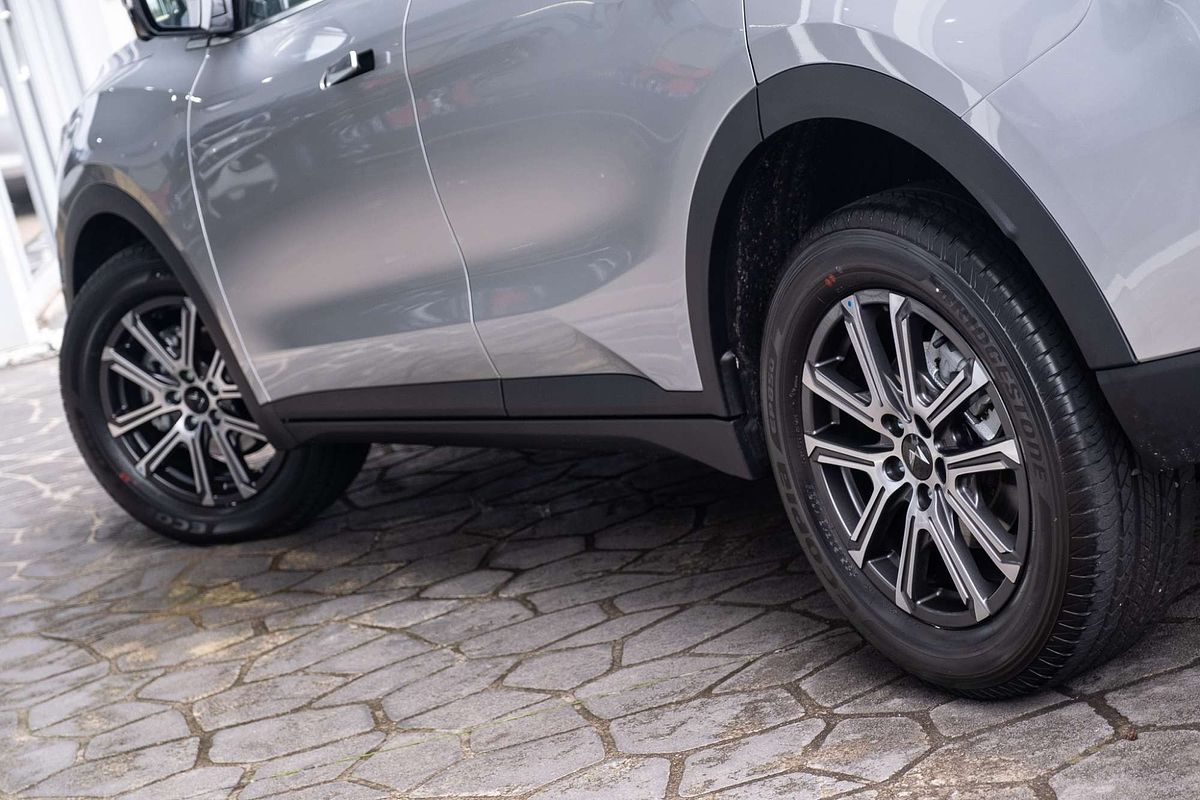 2025 Mahindra XUV700 AX7L