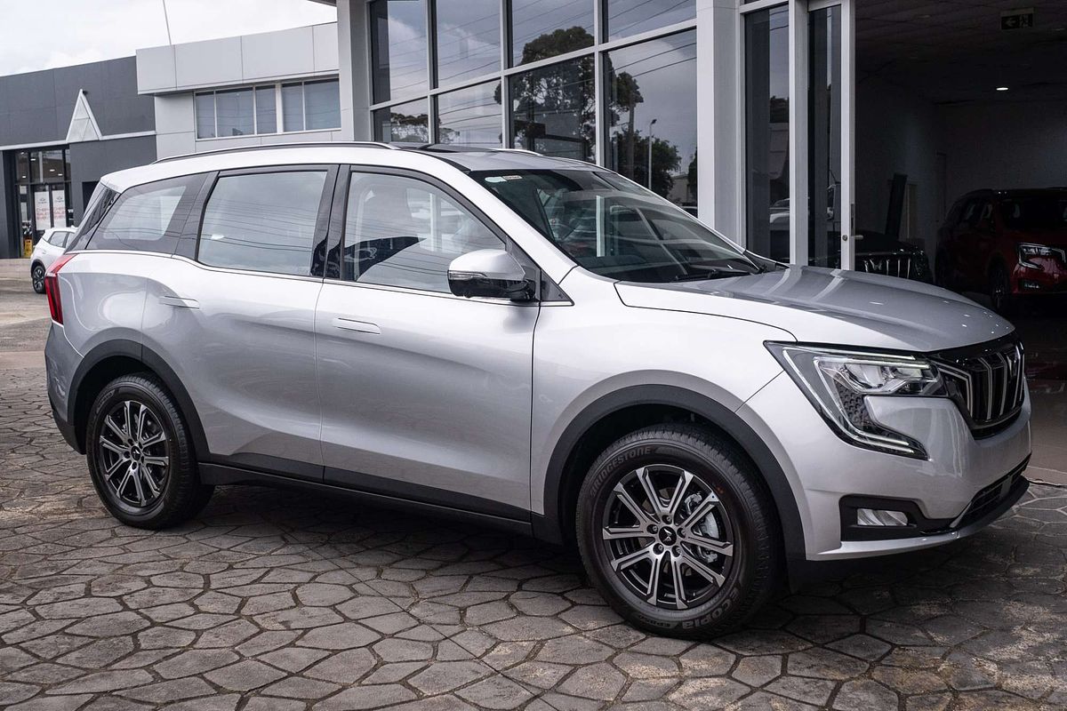 2025 Mahindra XUV700 AX7L