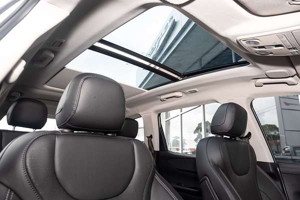 2025 Mahindra XUV700 AX7L