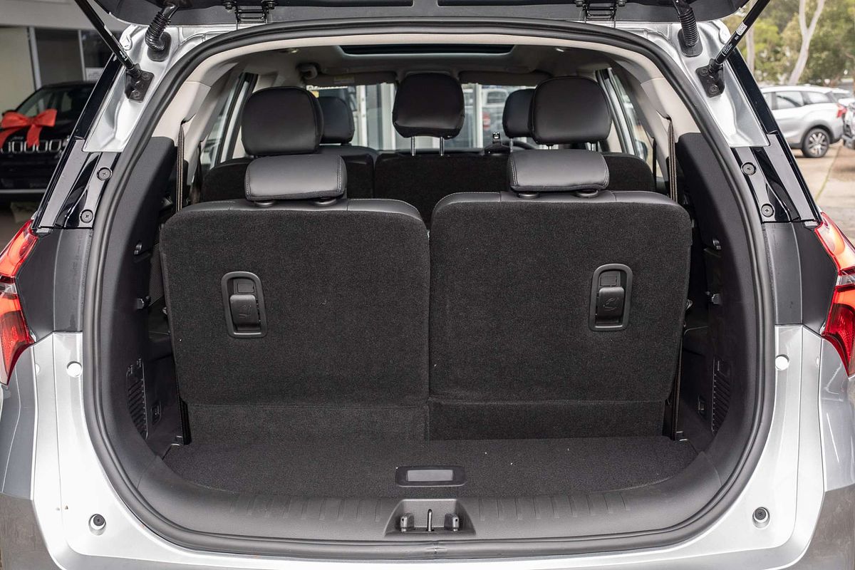 2025 Mahindra XUV700 AX7L