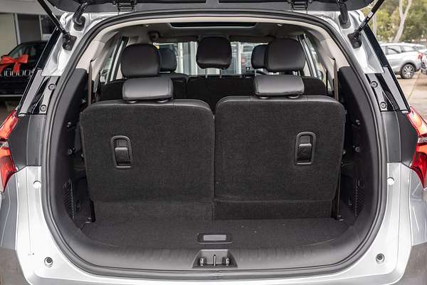 2025 Mahindra XUV700 AX7L