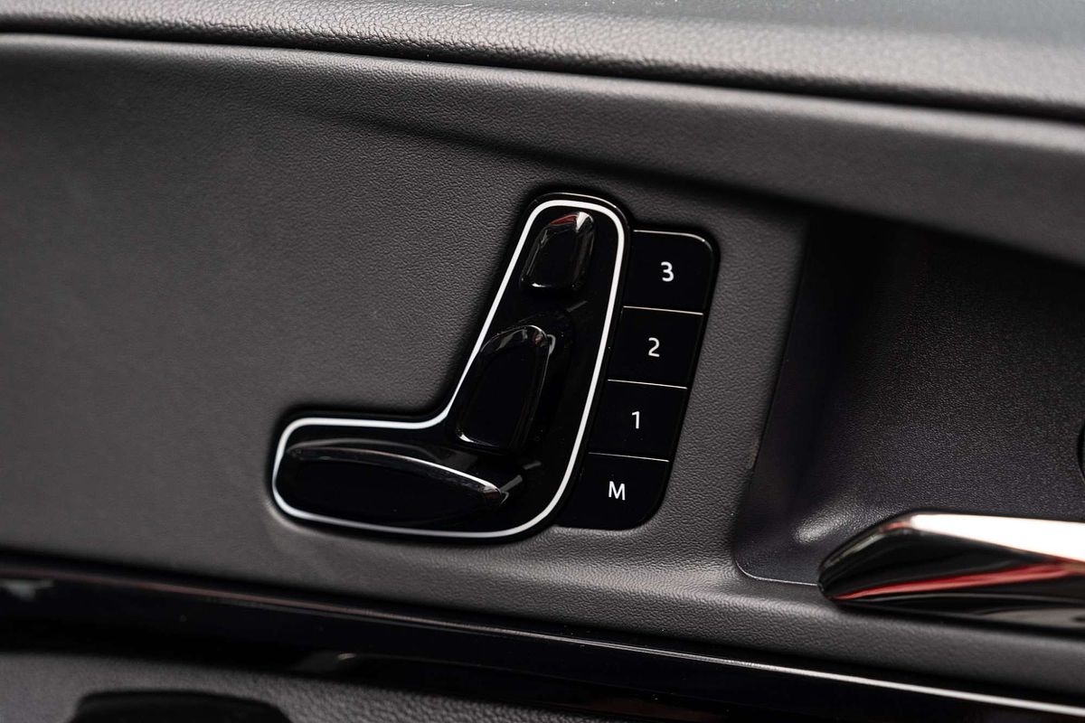 2025 Mahindra XUV700 AX7L