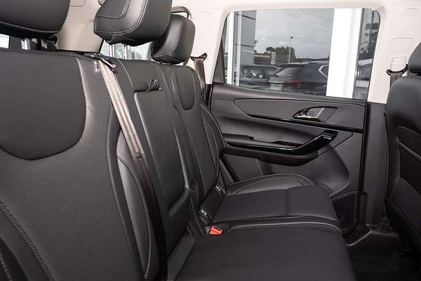 2025 Mahindra XUV700 AX7L