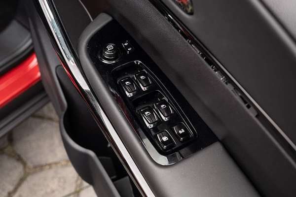 2025 Mahindra XUV700 AX7L