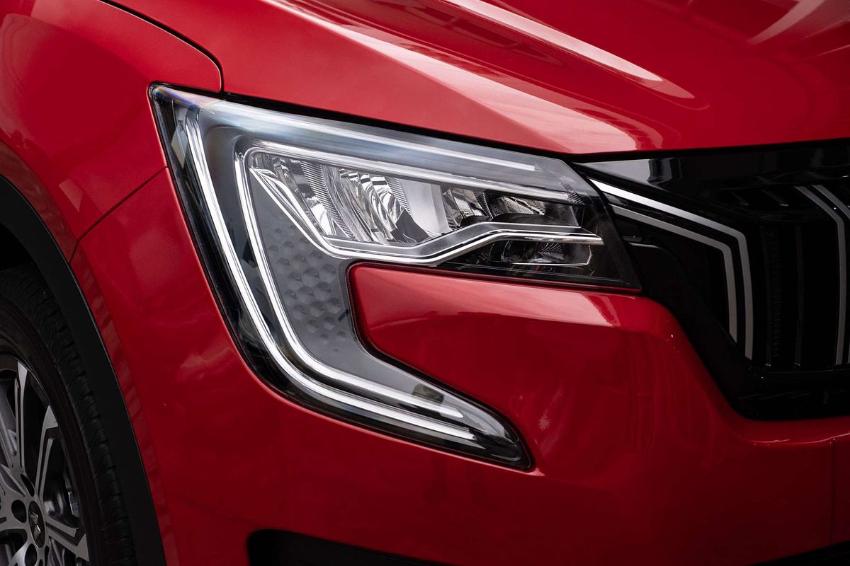 2025 Mahindra XUV700 AX7L