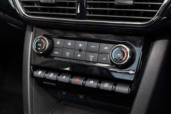 2025 Mahindra XUV700 AX7L