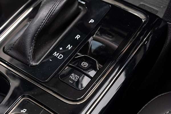 2025 Mahindra XUV700 AX7L