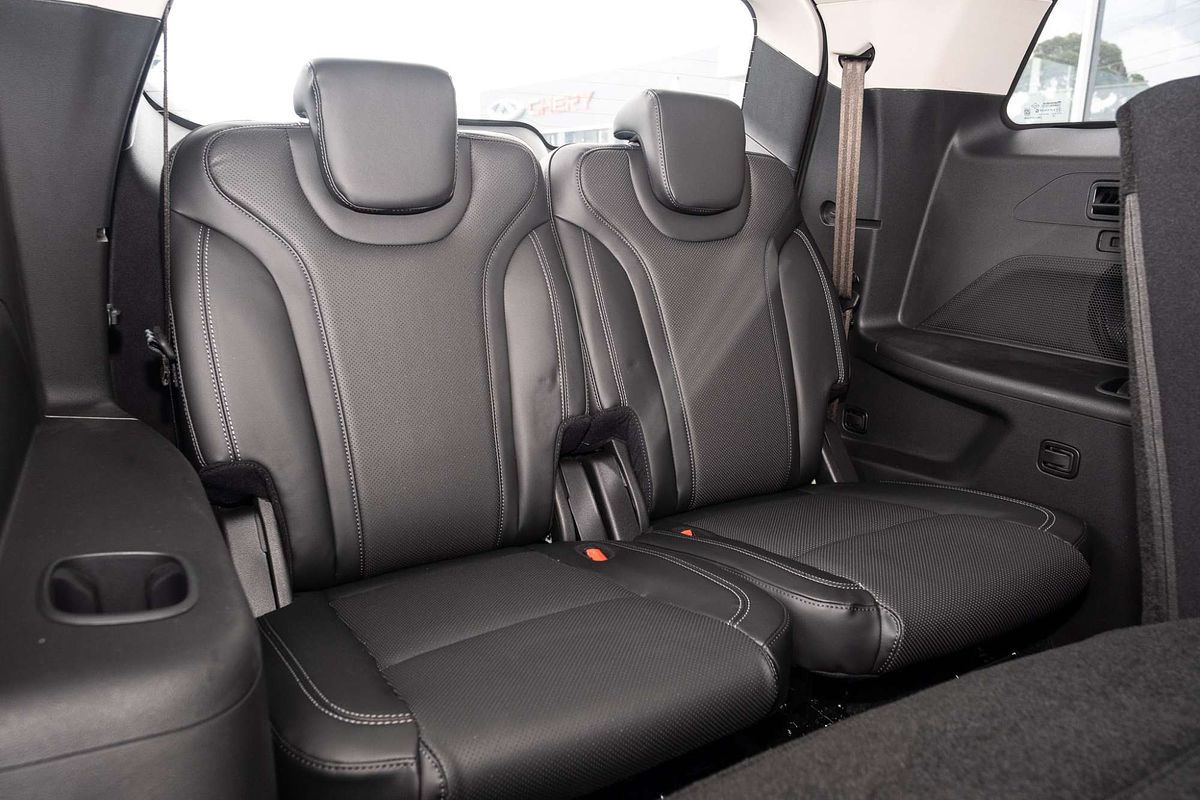 2025 Mahindra XUV700 AX7L