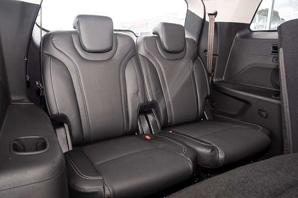 2025 Mahindra XUV700 AX7L