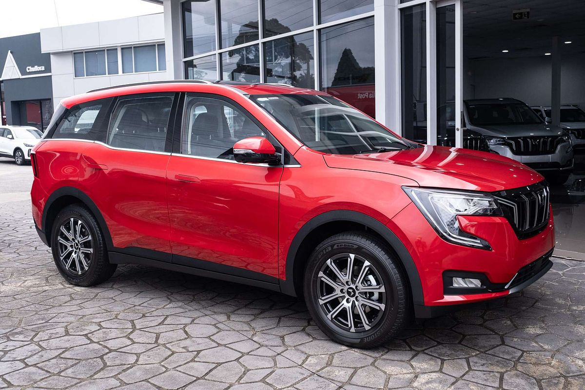 2025 Mahindra XUV700 AX7L